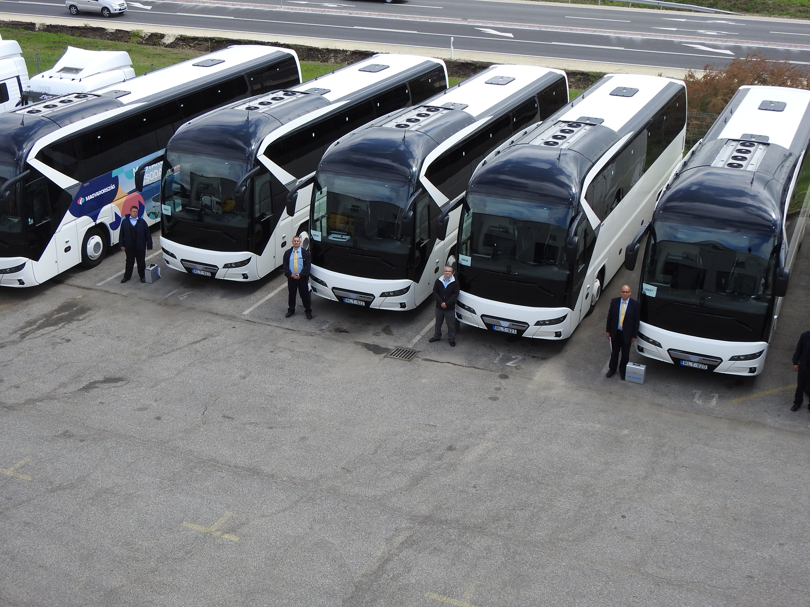 A Volán Buszpark Kft. új NEOPLAN Tourliner autóbuszai prémium-színvonalú kényelmi és biztonsági felszereltségükkel, illetve korszerű hajtásláncukkal a nemzetközi turizmusban is kiválóan megfelelnének.
